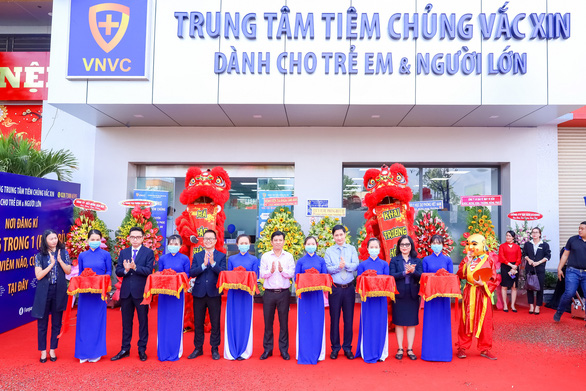 Khai trương trung tâm tiêm chủng VNVC tại Long An và Vĩnh Phúc - Ảnh 1.