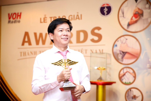 Bác sĩ Tú Dung nhận cúp vàng Thành tựu y khoa Việt Nam 2020 - Ảnh 2.