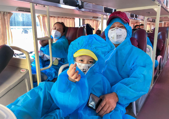 Đi tàu xe mùa COVID-19 sao cho an toàn? Đi tàu xe mùa COVID-19 sao cho an toàn? - Ảnh 1.